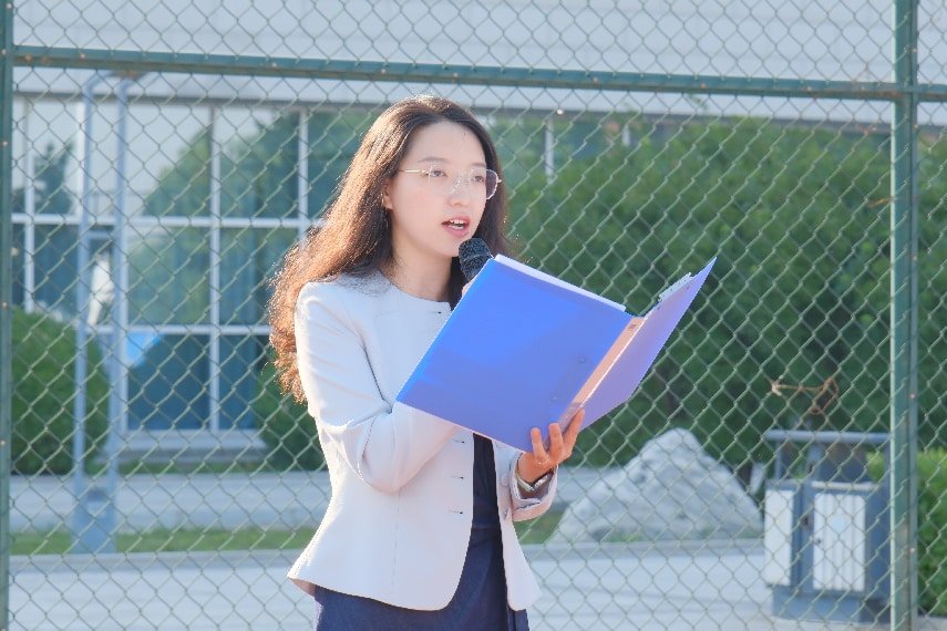 红旗高扬