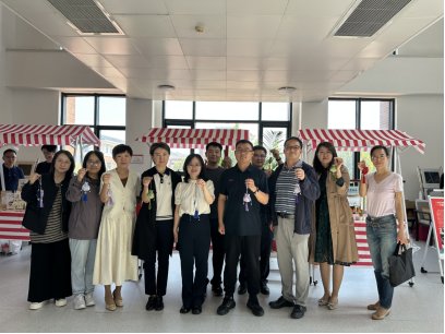 共同进行一场沉浸式中医药互动体验