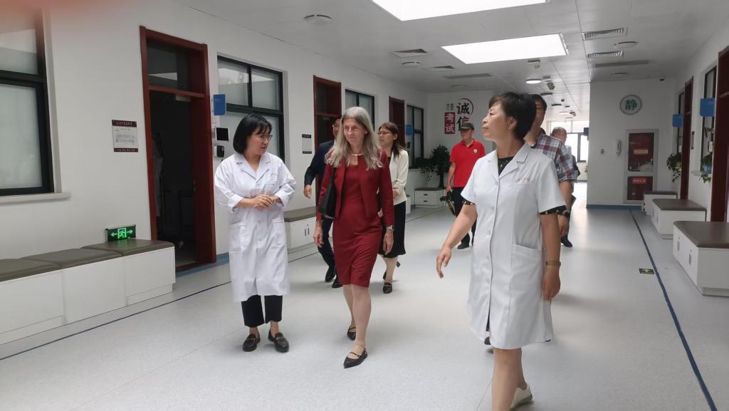 英国诺丁汉大学一行参观实训中心